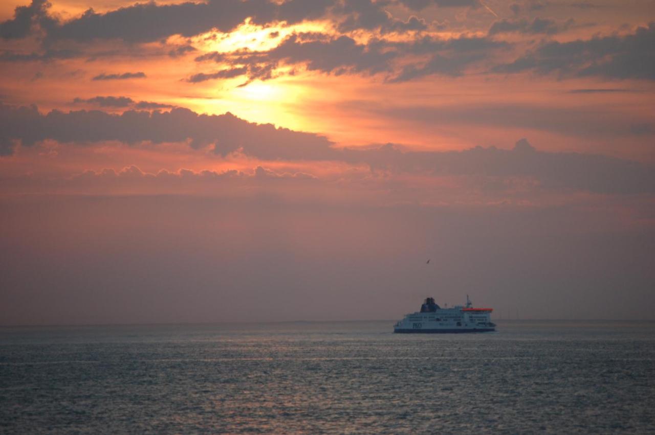 Le Bord De Mer Calais Extérieur photo